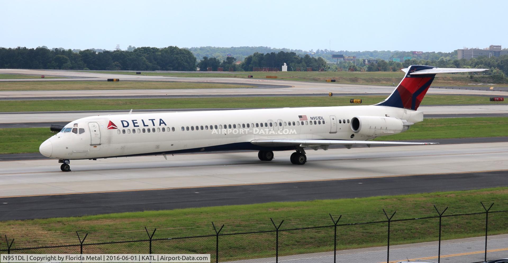 N951DL, 1990 McDonnell Douglas MD-88 C/N 49882, Delta