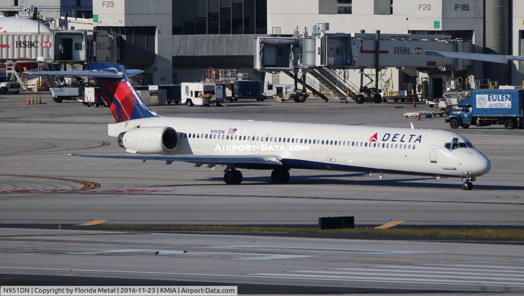N951DN, 1997 McDonnell Douglas MD-90-30 C/N 53361, Delta