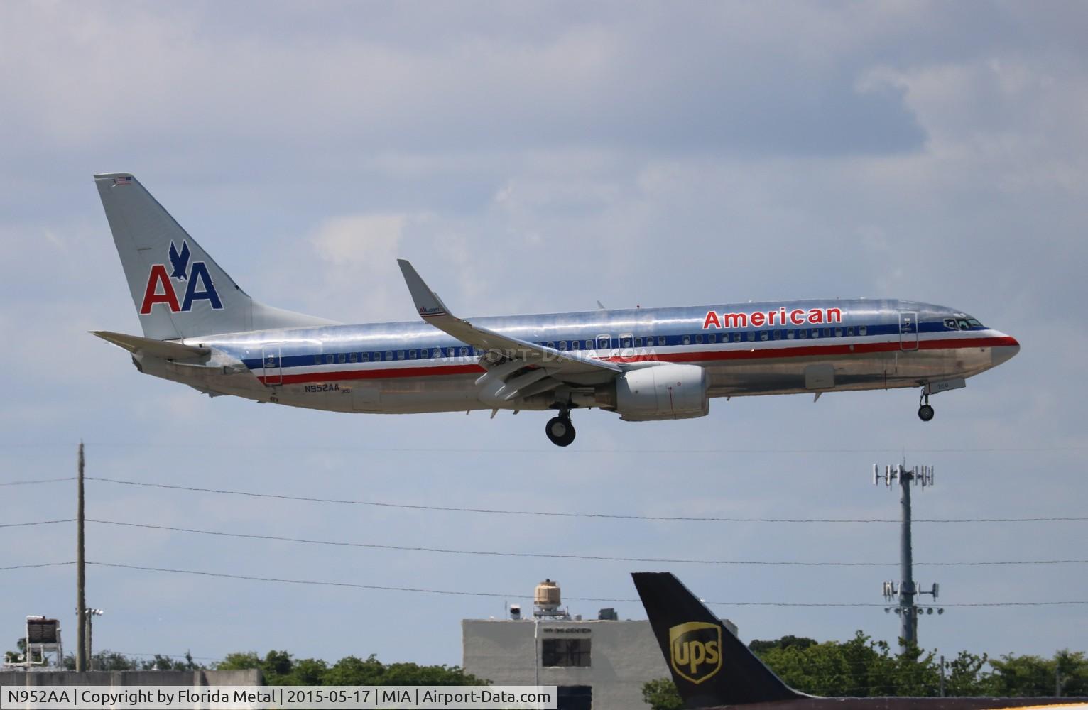 N952AA, 2000 Boeing 737-823 C/N 30088, American