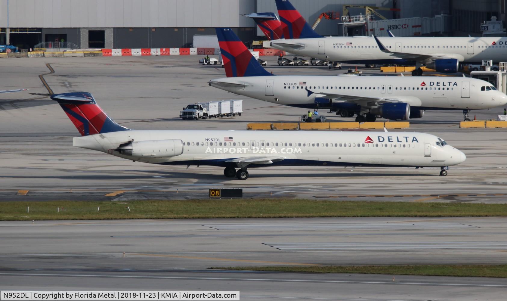 N952DL, 1990 McDonnell Douglas MD-88 C/N 49883, Delta