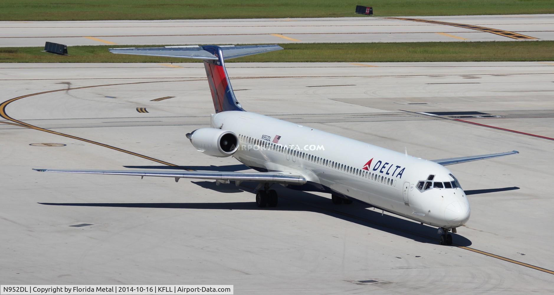 N952DL, 1990 McDonnell Douglas MD-88 C/N 49883, Delta