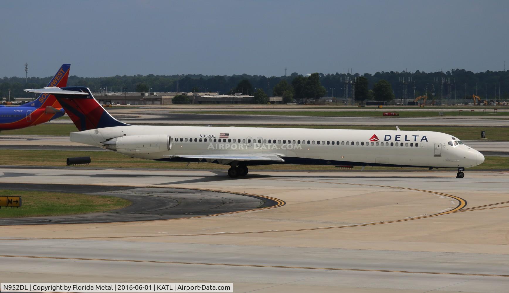 N952DL, 1990 McDonnell Douglas MD-88 C/N 49883, Delta