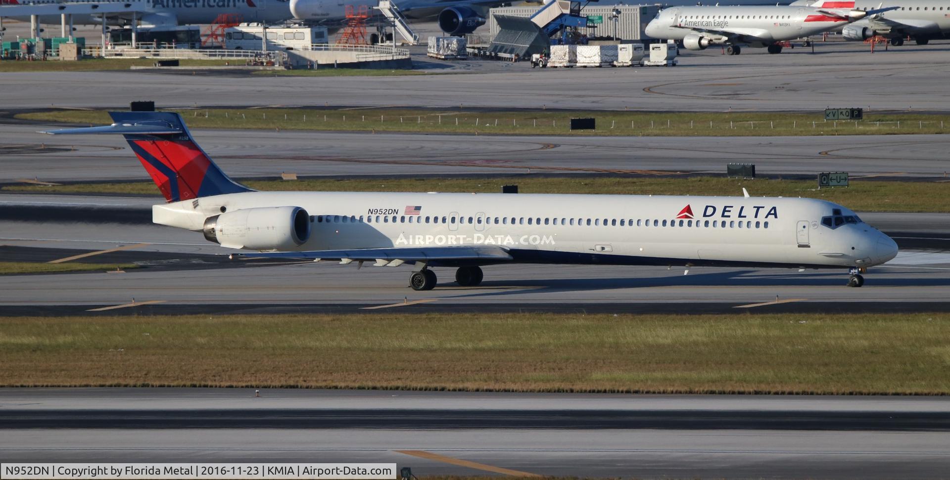 N952DN, 1998 McDonnell Douglas MD-90-30 C/N 53560, Delta