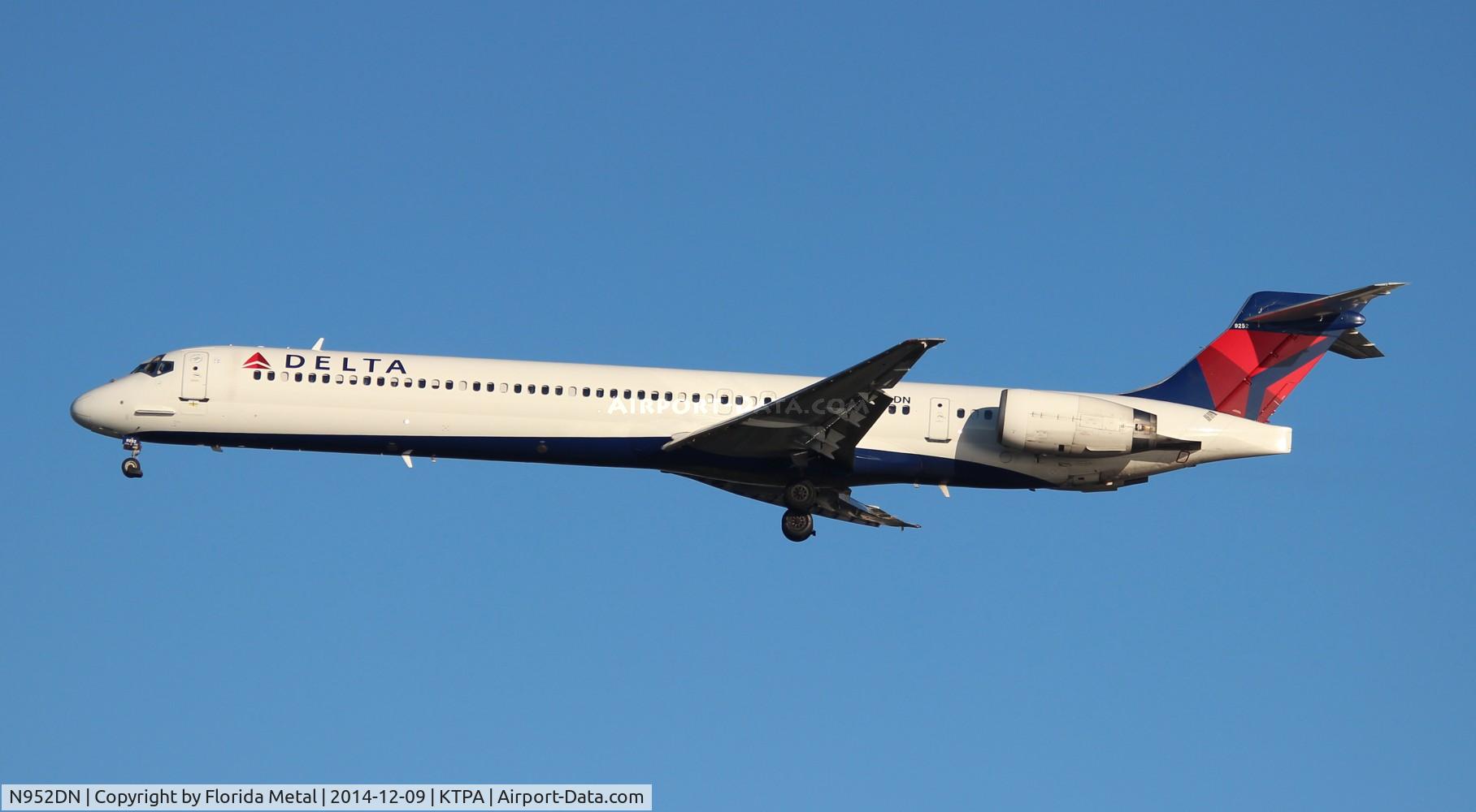 N952DN, 1998 McDonnell Douglas MD-90-30 C/N 53560, Delta