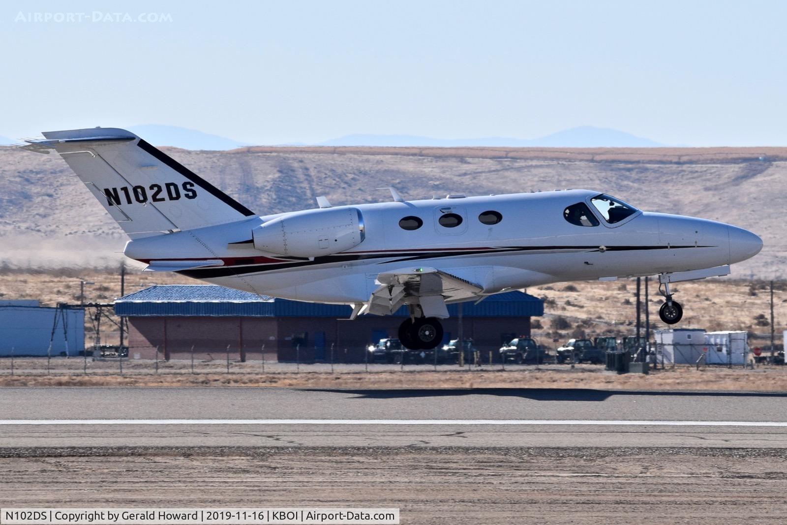 N102DS, 2008 Cessna 510 Citation Mustang C/N 510-0095, Landing RWY 28R.