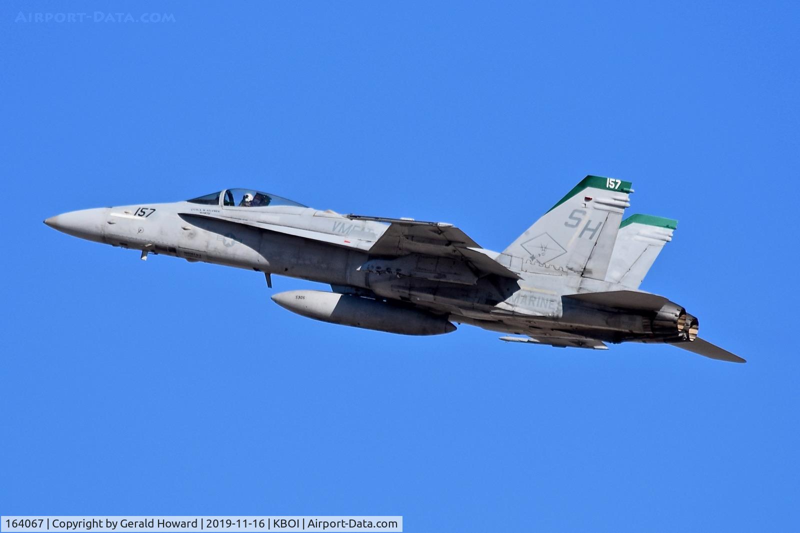 164067, 1990 McDonnell Douglas F/A-18C Hornet C/N 0957/C191, Departing BOI.