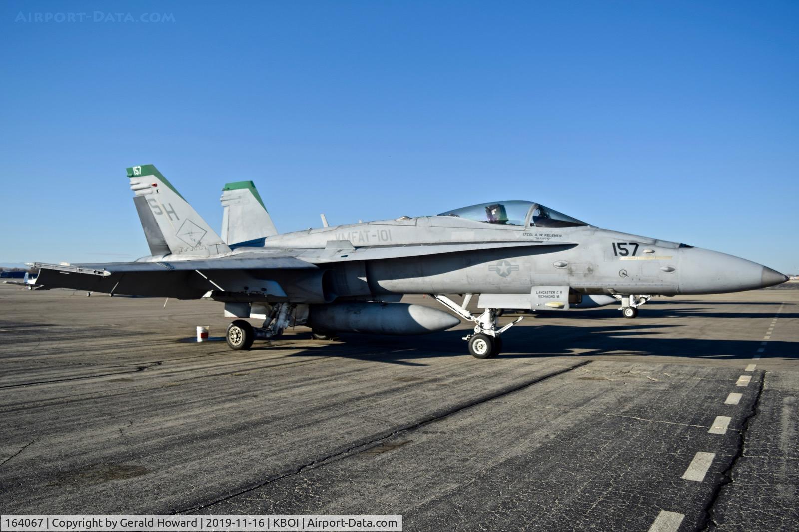 164067, 1990 McDonnell Douglas F/A-18C Hornet C/N 0957/C191, Parked on the north GA ramp. VMFAT-101, NAS Miramar, CA.