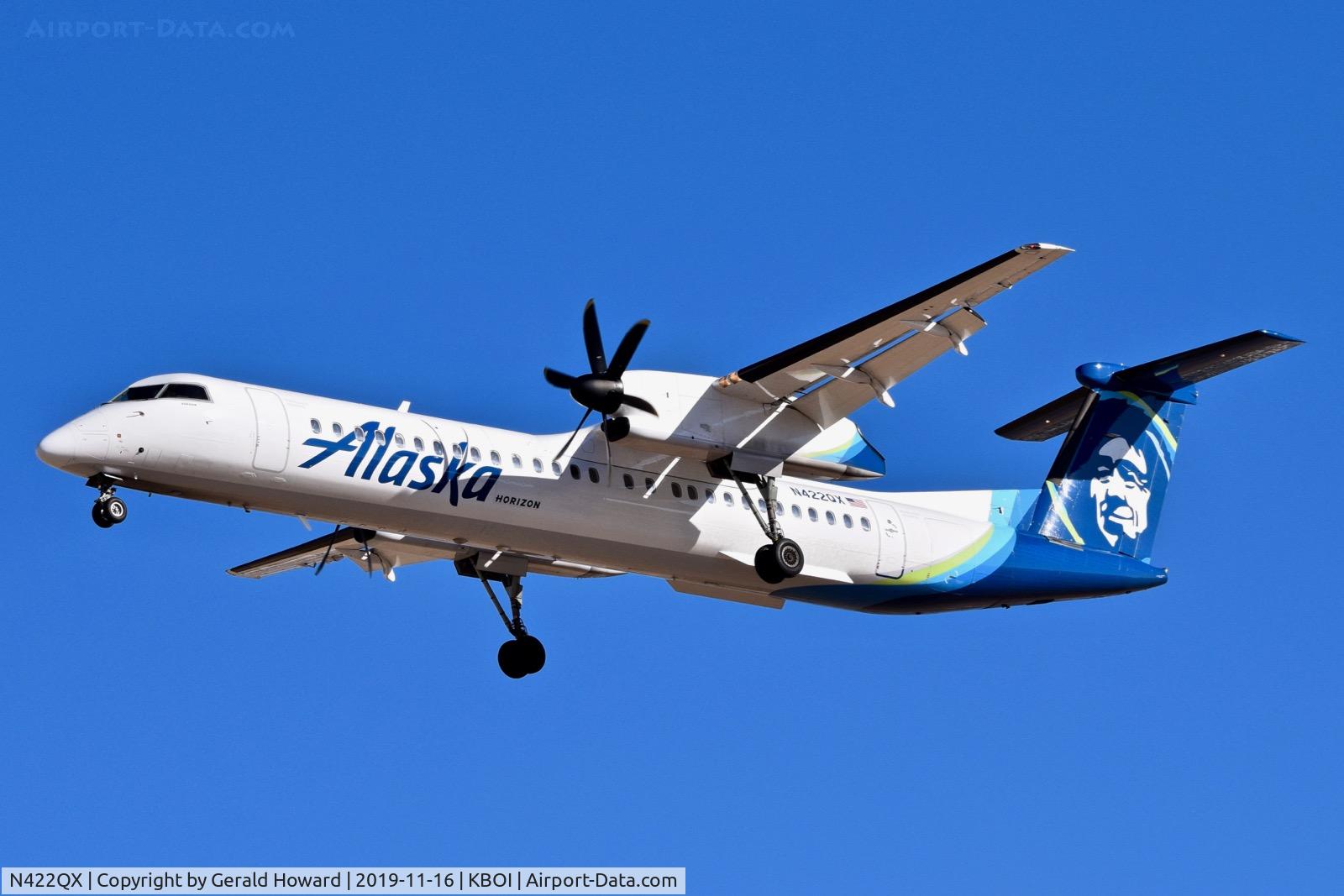 N422QX, 2007 Bombardier DHC-8-402 Dash 8 C/N 4150, Landing RWY 28R.