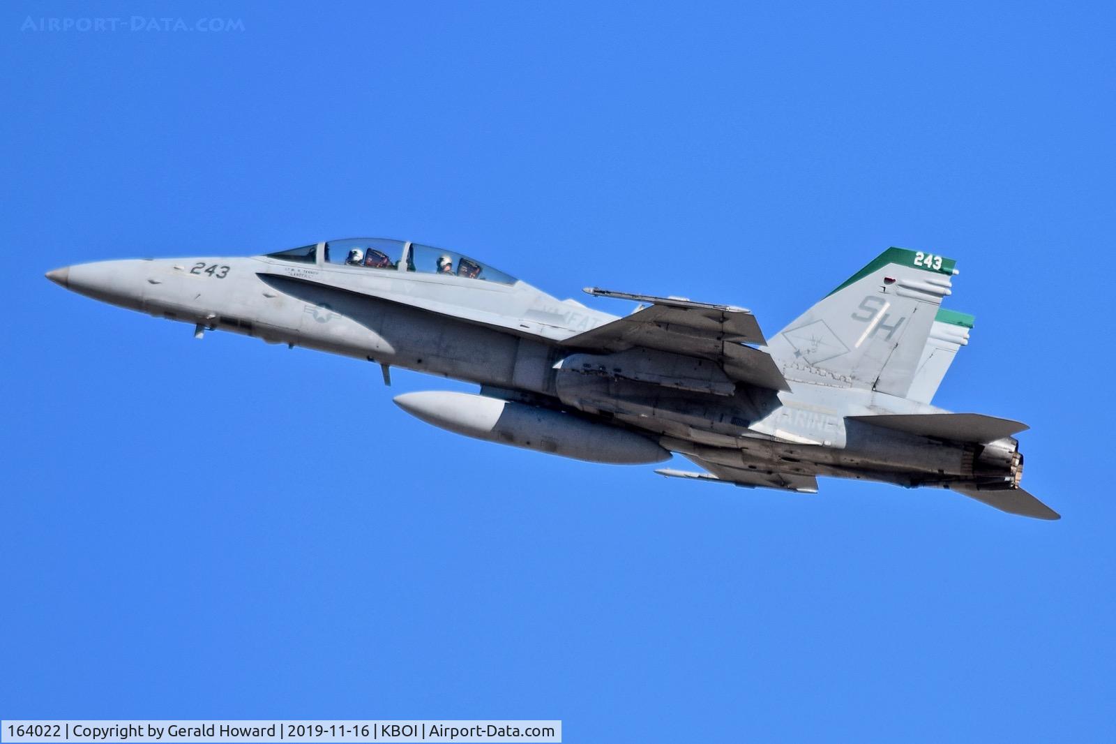 164022, 1990 McDonnell Douglas F/A-18D Hornet C/N 0906/D044, Departing BOI.