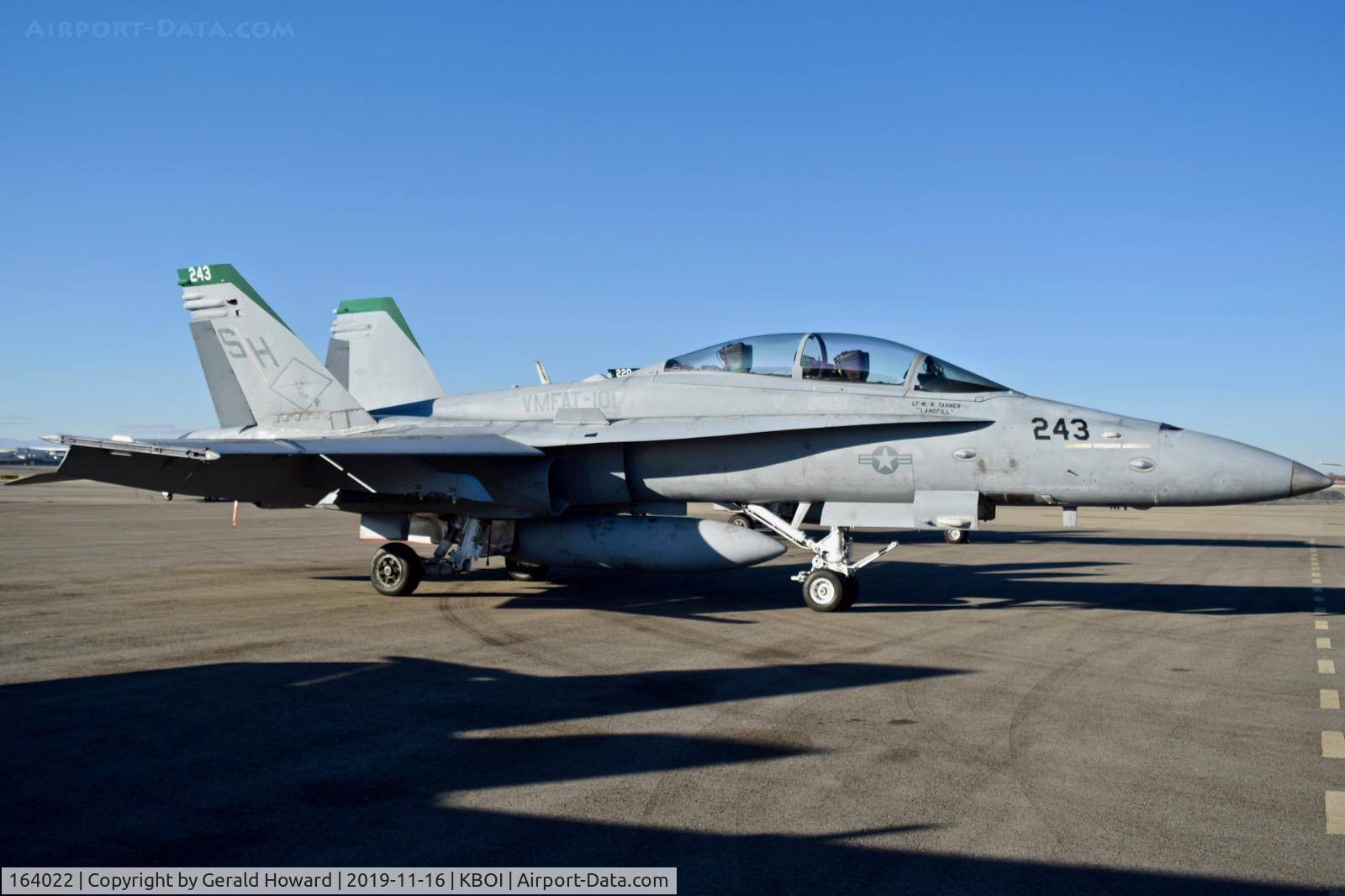 164022, 1990 McDonnell Douglas F/A-18D Hornet C/N 0906/D044, Parked on the north GA ramp.