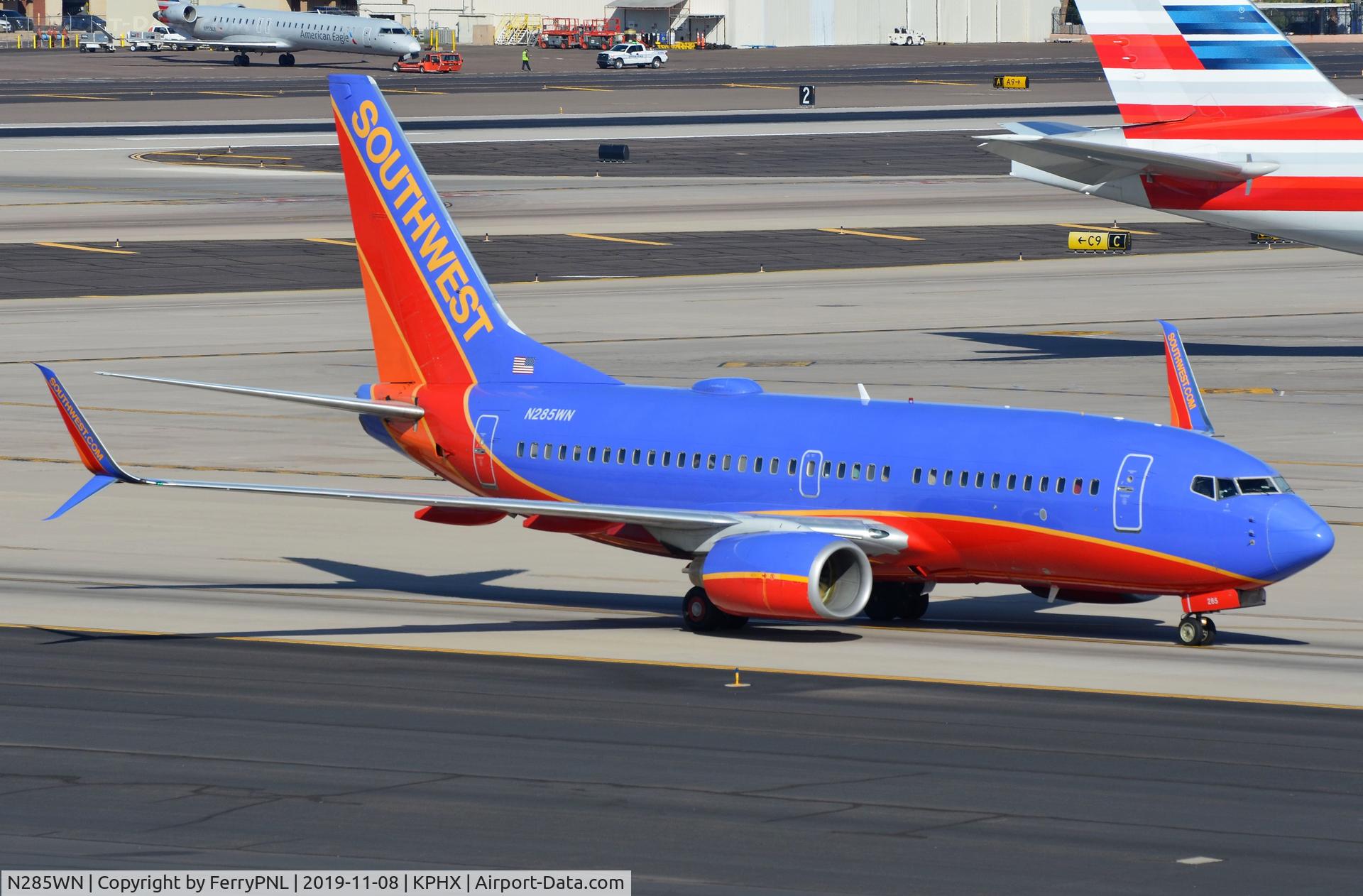 N285WN, 2007 Boeing 737-7H4 C/N 32536, Southwest B737 taxying in.