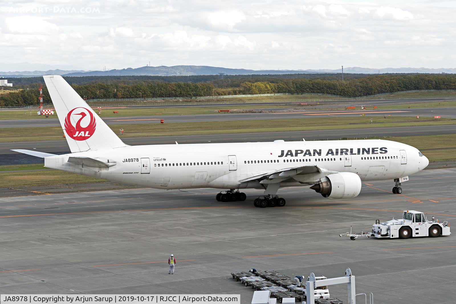 JA8978, 1997 Boeing 777-289 C/N 27637, Ready for departure as JL512 to Tokyo.