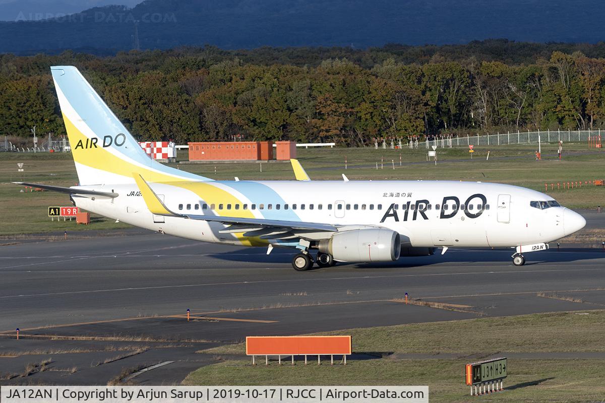 JA12AN, 2007 Boeing 737-781 C/N 33881, The autumn evening light falls on HD28 as it rolls out for departure from Sapporo to Tokyo.