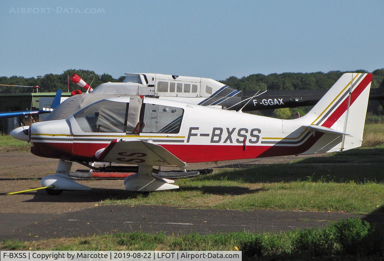 F-BXSS, Robin DR-400-120 Dauphin 2+2 C/N 1109, On apron.