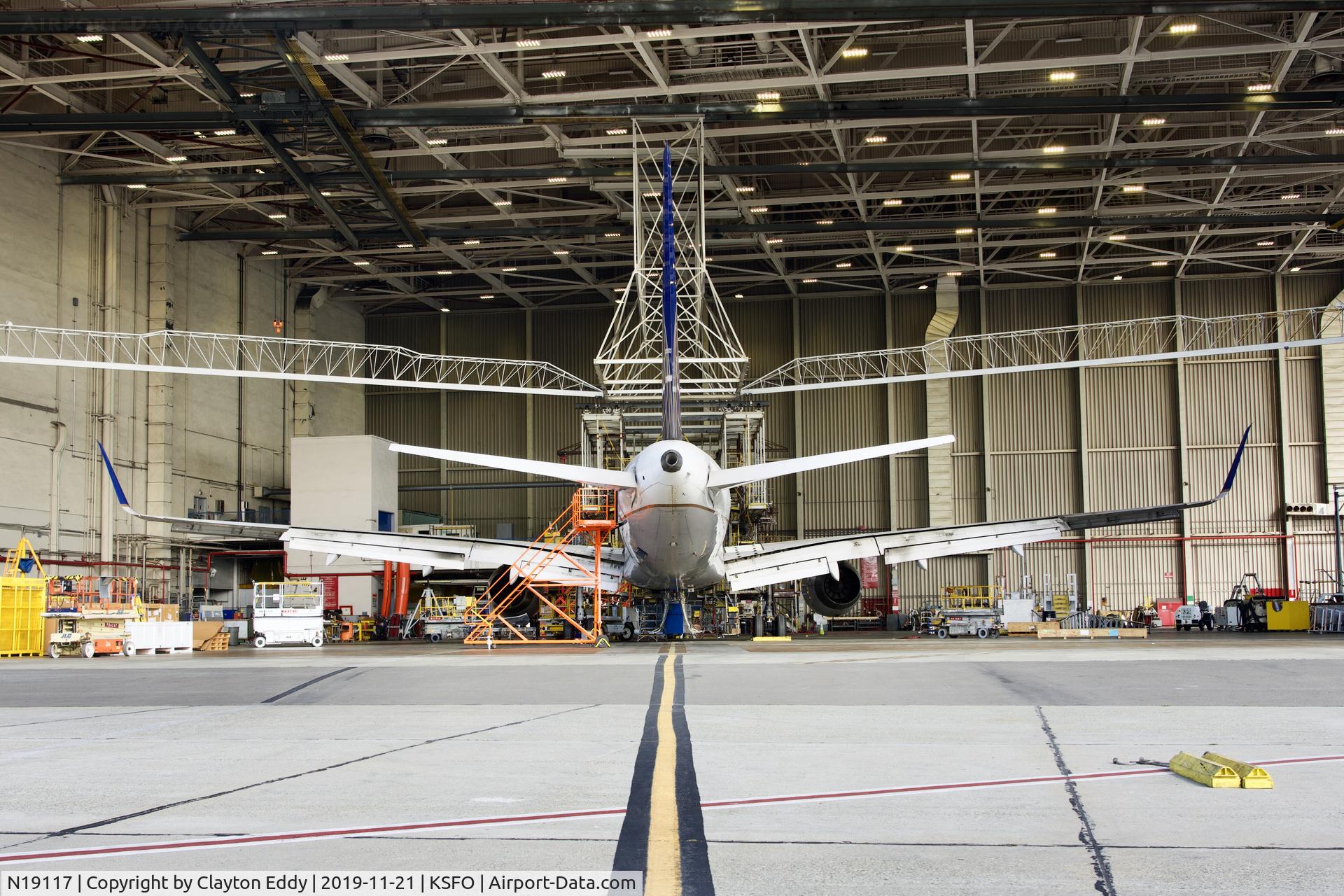 N19117, 1996 Boeing 757-224 C/N 27559, SFO 2019.