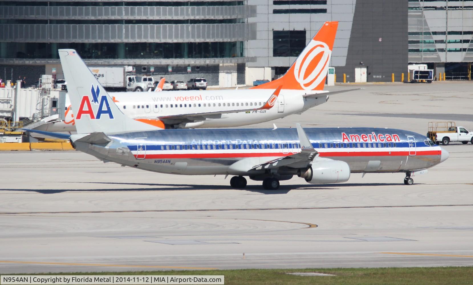 N954AN, 2001 Boeing 737-823 C/N 30089, American