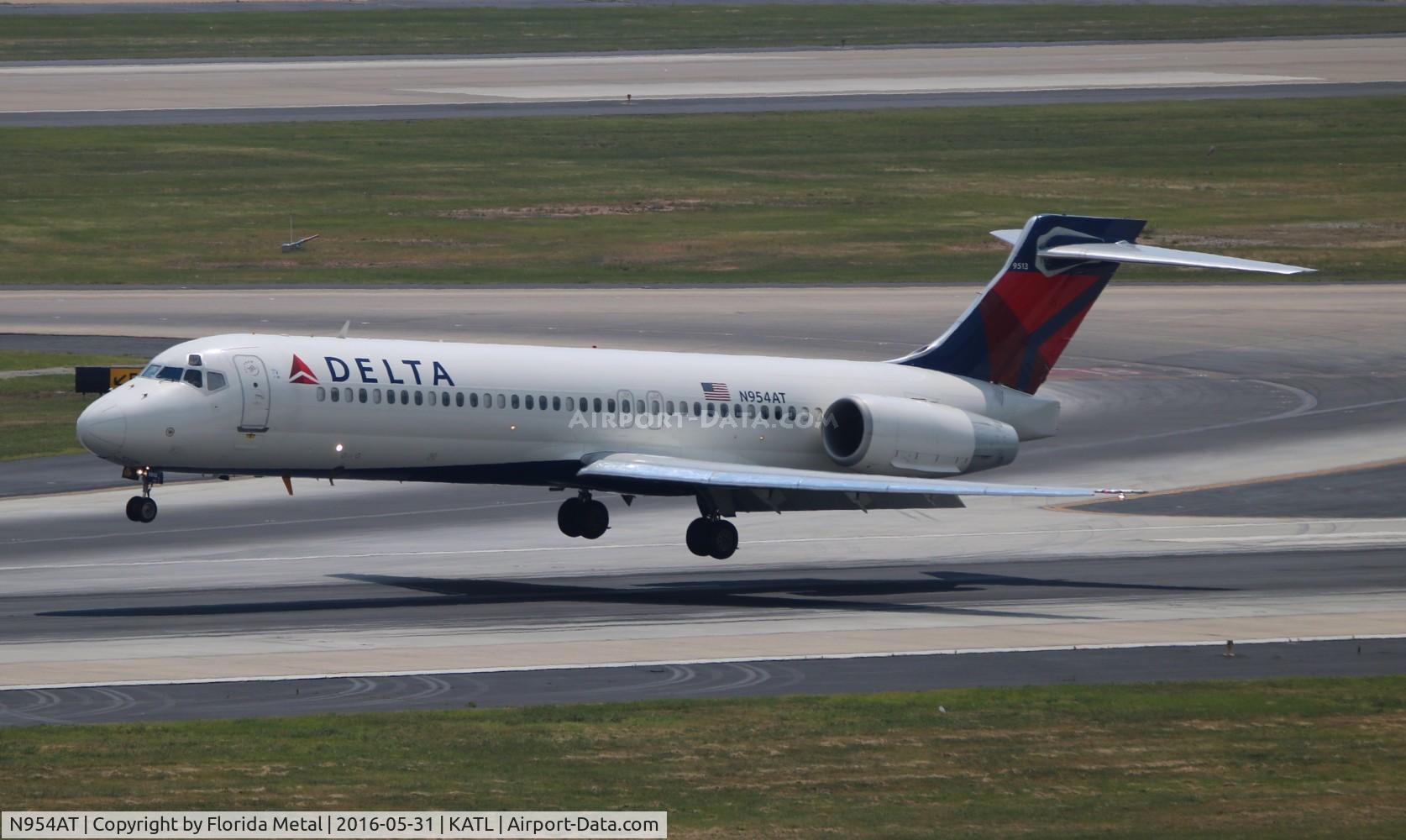 N954AT, 2000 Boeing 717-2BD C/N 55016, Delta