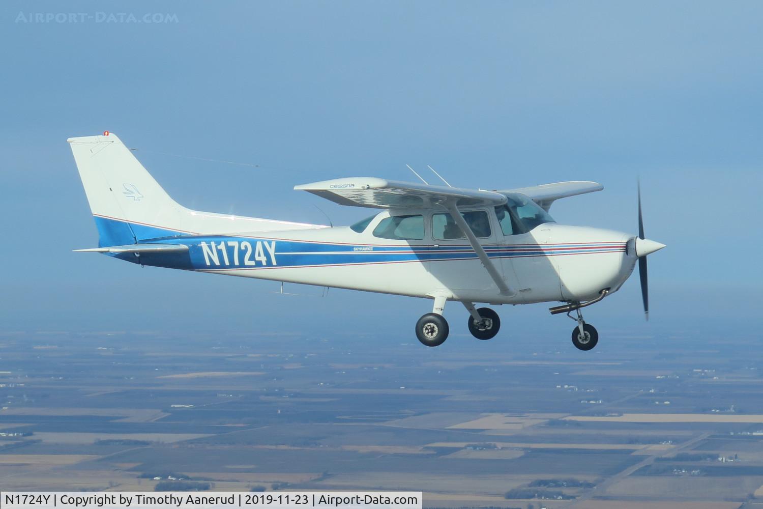 N1724Y, 1977 Cessna 172N Skyhawk C/N 17268676, 1977 Cessna 172N, c/n: 17268676, between KGDB and KOVL