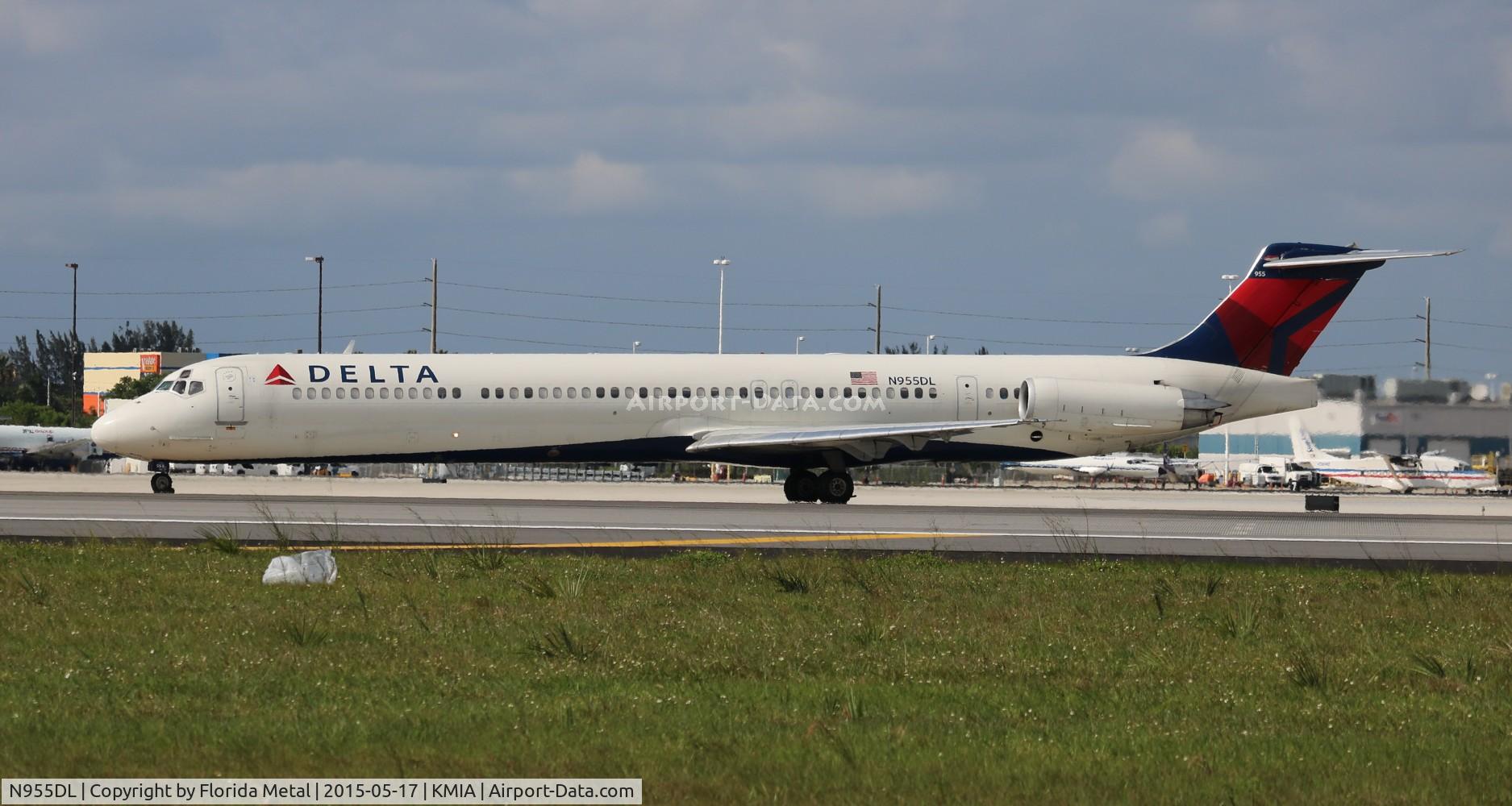 N955DL, 1990 McDonnell Douglas MD-88 C/N 49886, Delta