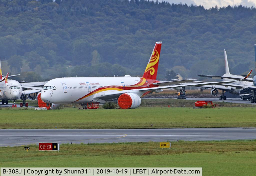B-308J, 2019 Airbus A350-941 C/N 260, Actually stored @LDE and waiting his delivery...