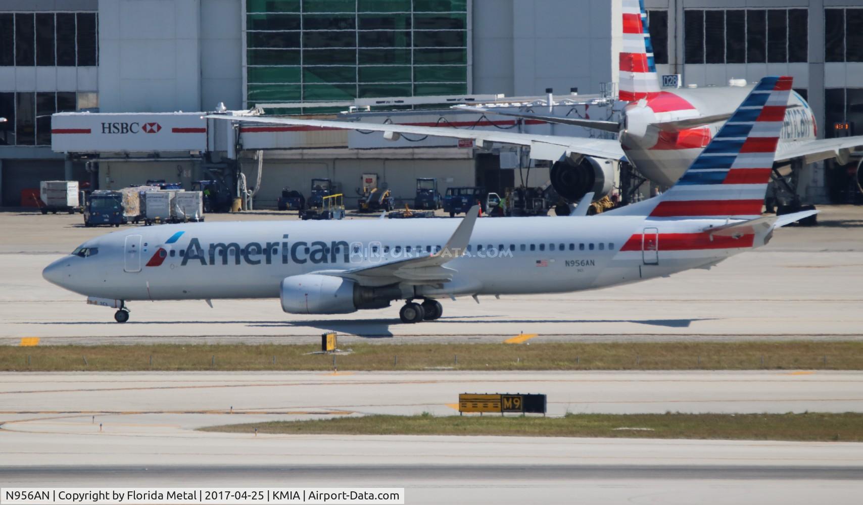 N956AN, 2001 Boeing 737-823 C/N 30090, American
