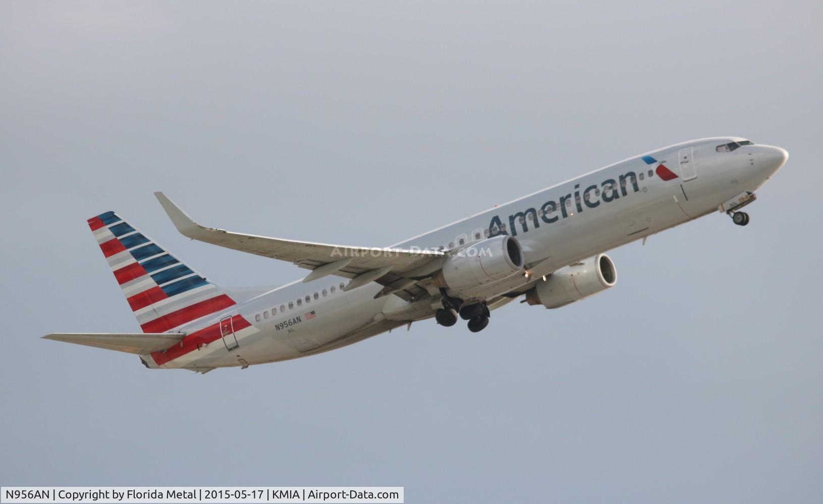 N956AN, 2001 Boeing 737-823 C/N 30090, American