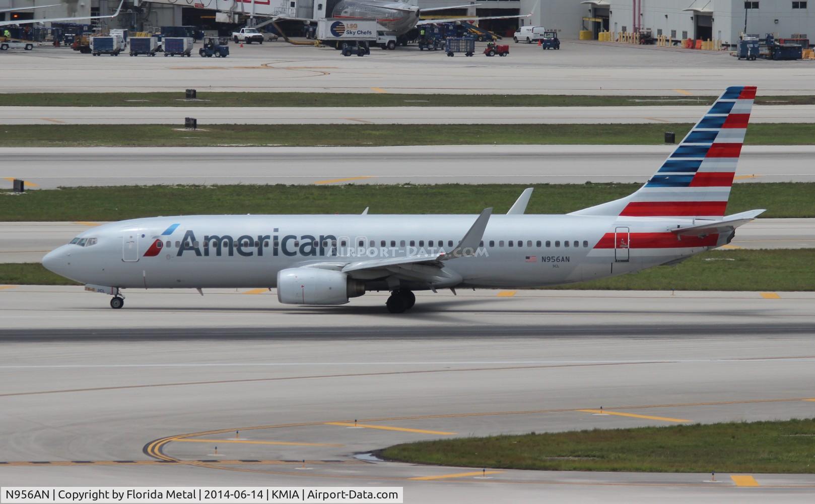 N956AN, 2001 Boeing 737-823 C/N 30090, American