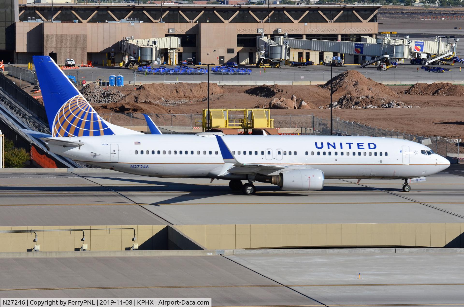 N27246, 1999 Boeing 737-824 C/N 28956, United B738 heading for its gate.
