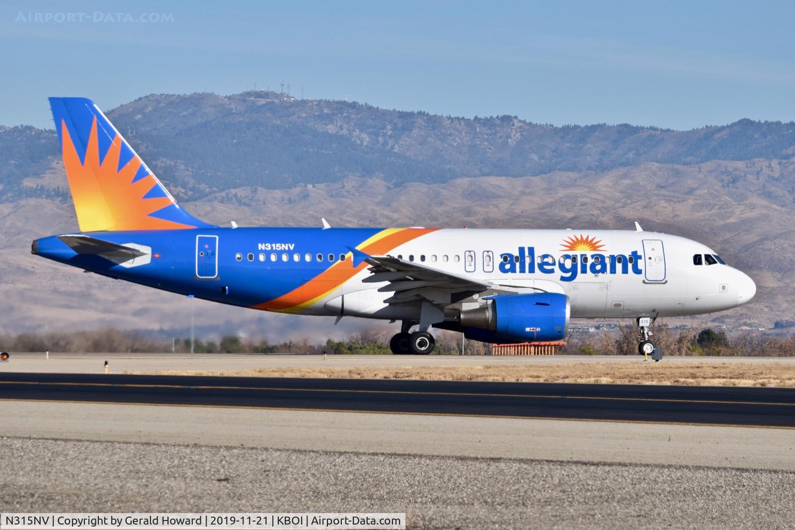 N315NV, 2005 Airbus A319-111 C/N 2412, On 10R for take off.