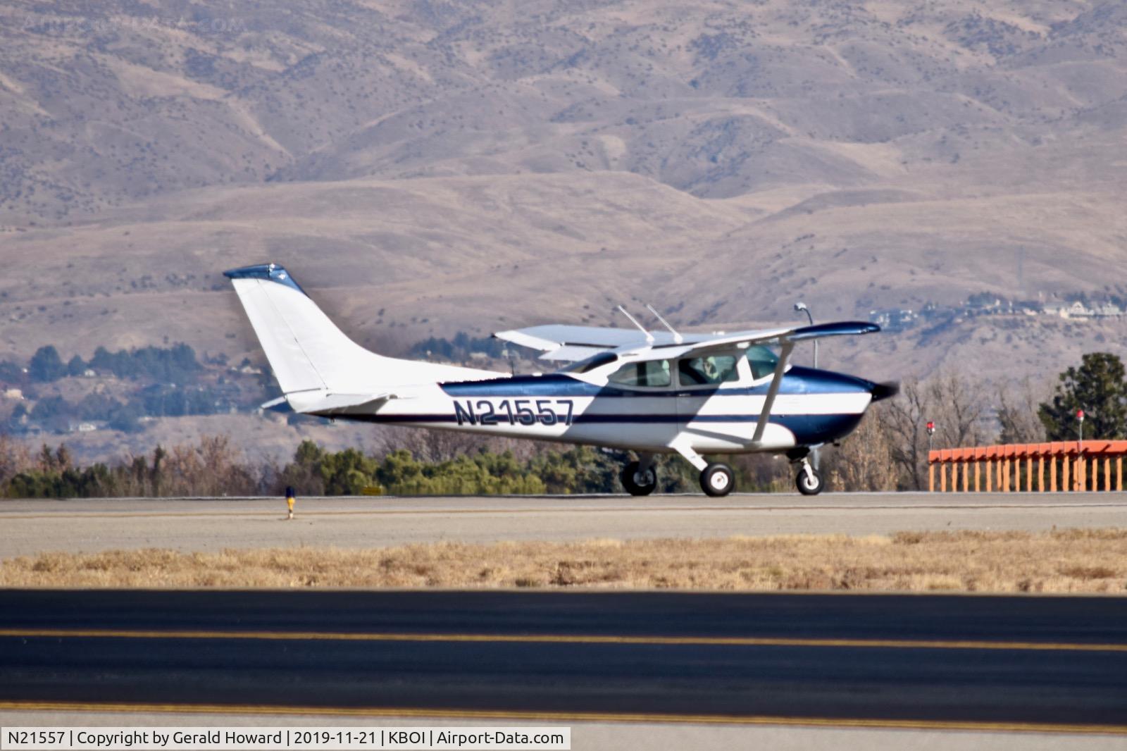 N21557, 1973 Cessna 182P Skylane C/N 18261714, Take off run on 10R.
