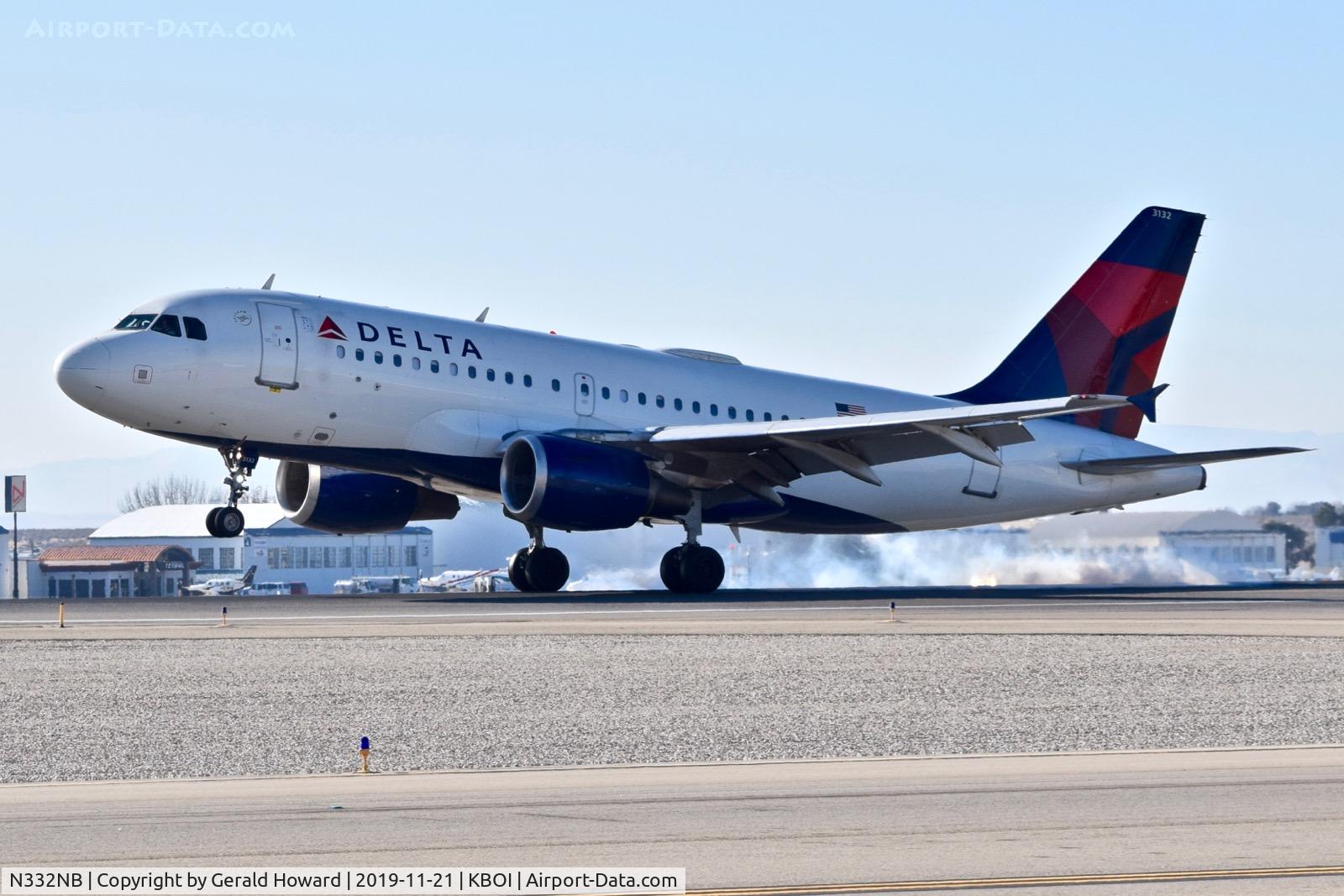 N332NB, 2001 Airbus A319-114 C/N 1570, Landing 10L.