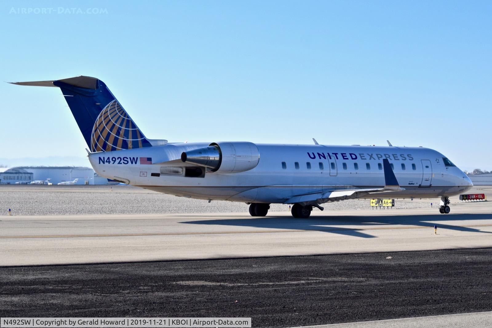 N492SW, 1997 Canadair CRJ-100ER (CL-600-2B19) C/N 7168, Taxiing on Alpha.