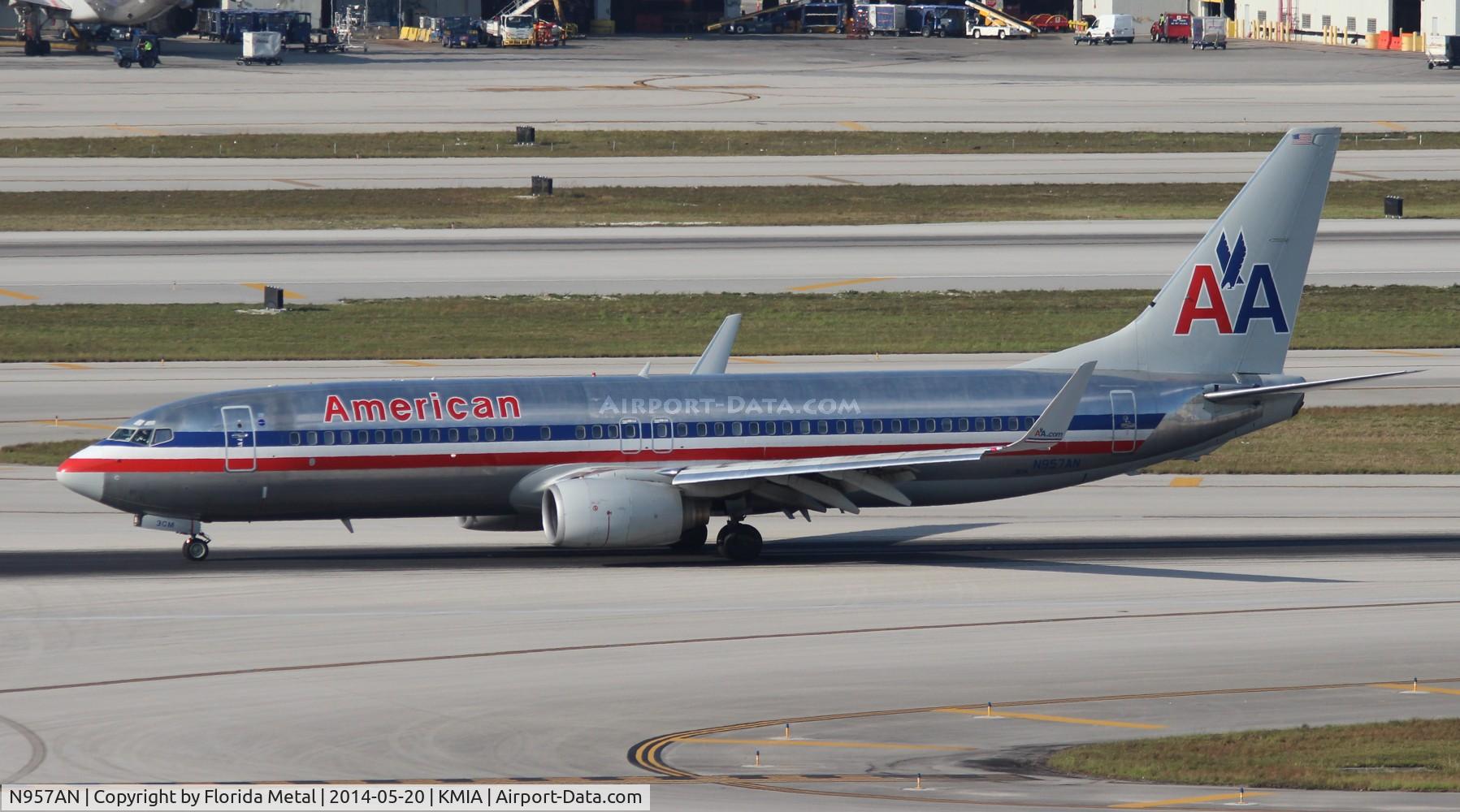 N957AN, 2001 Boeing 737-823 C/N 29541, American