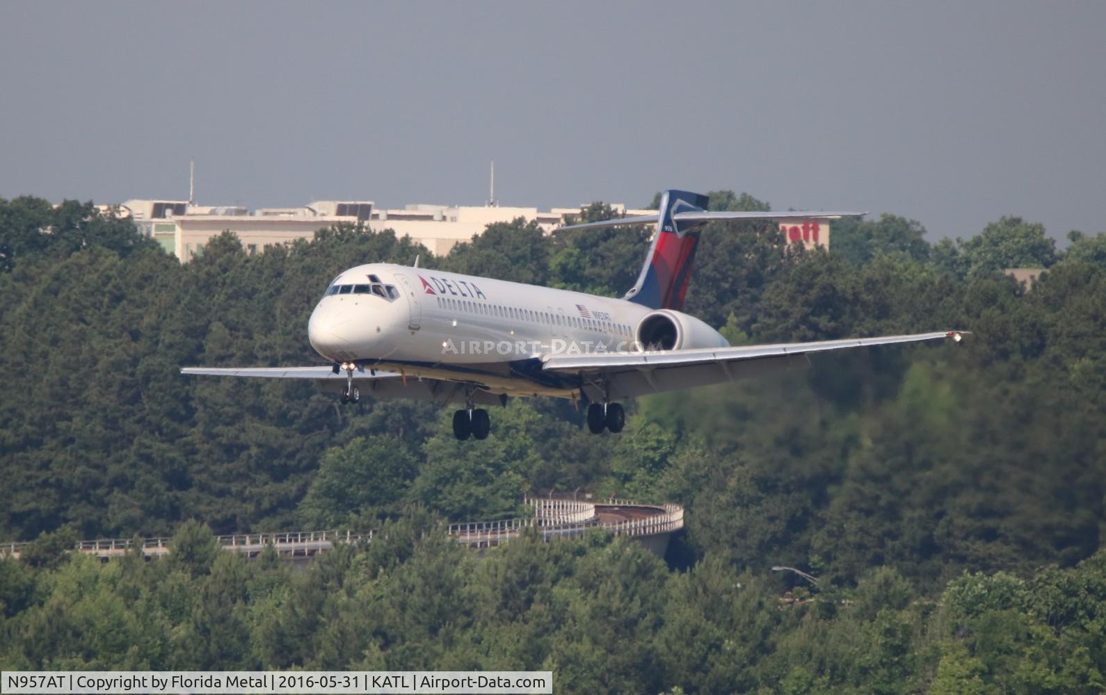 N957AT, 2000 Boeing 717-200 C/N 55019, Delta