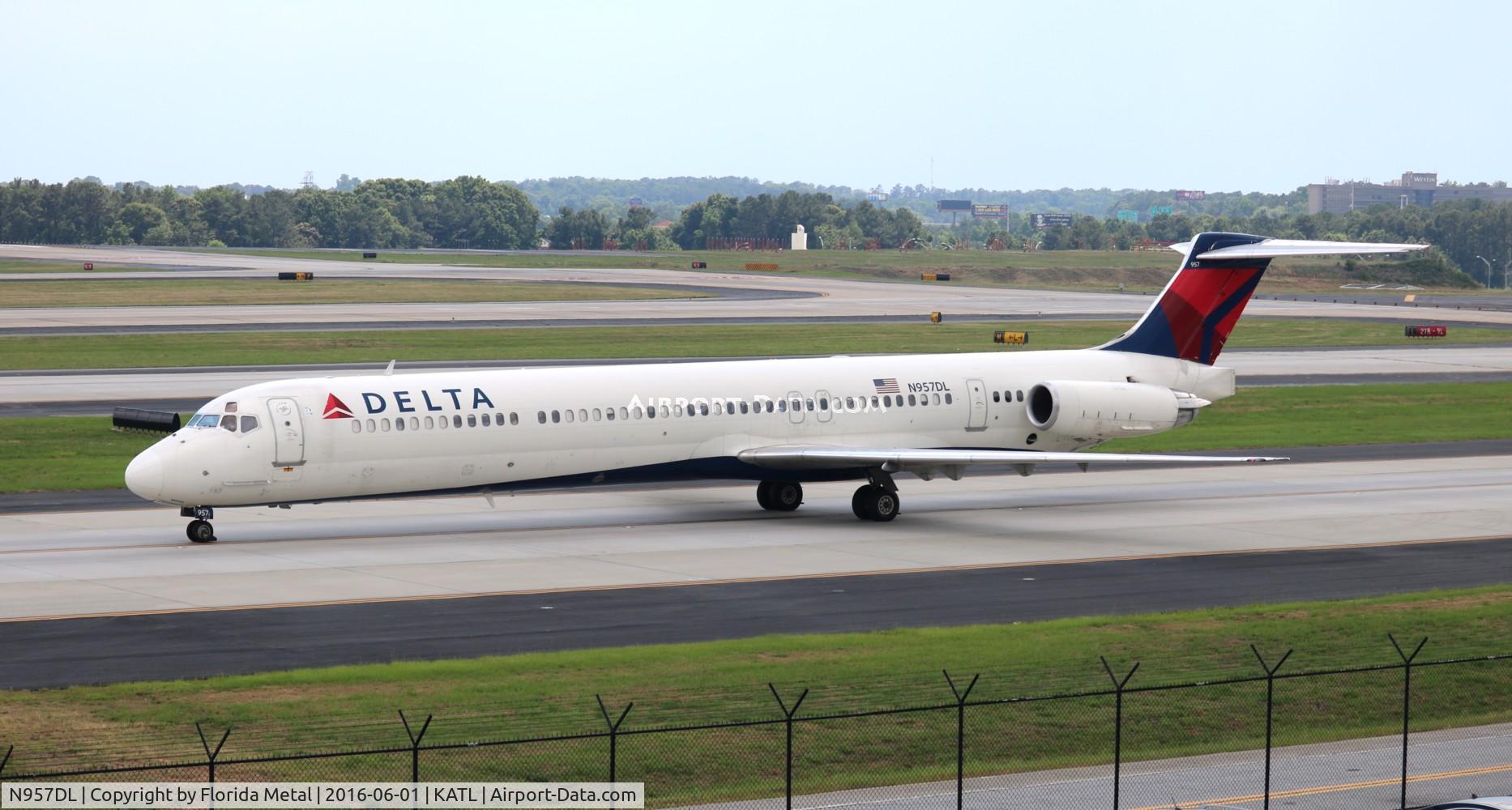 N957DL, 1990 McDonnell Douglas MD-88 C/N 49976, Delta