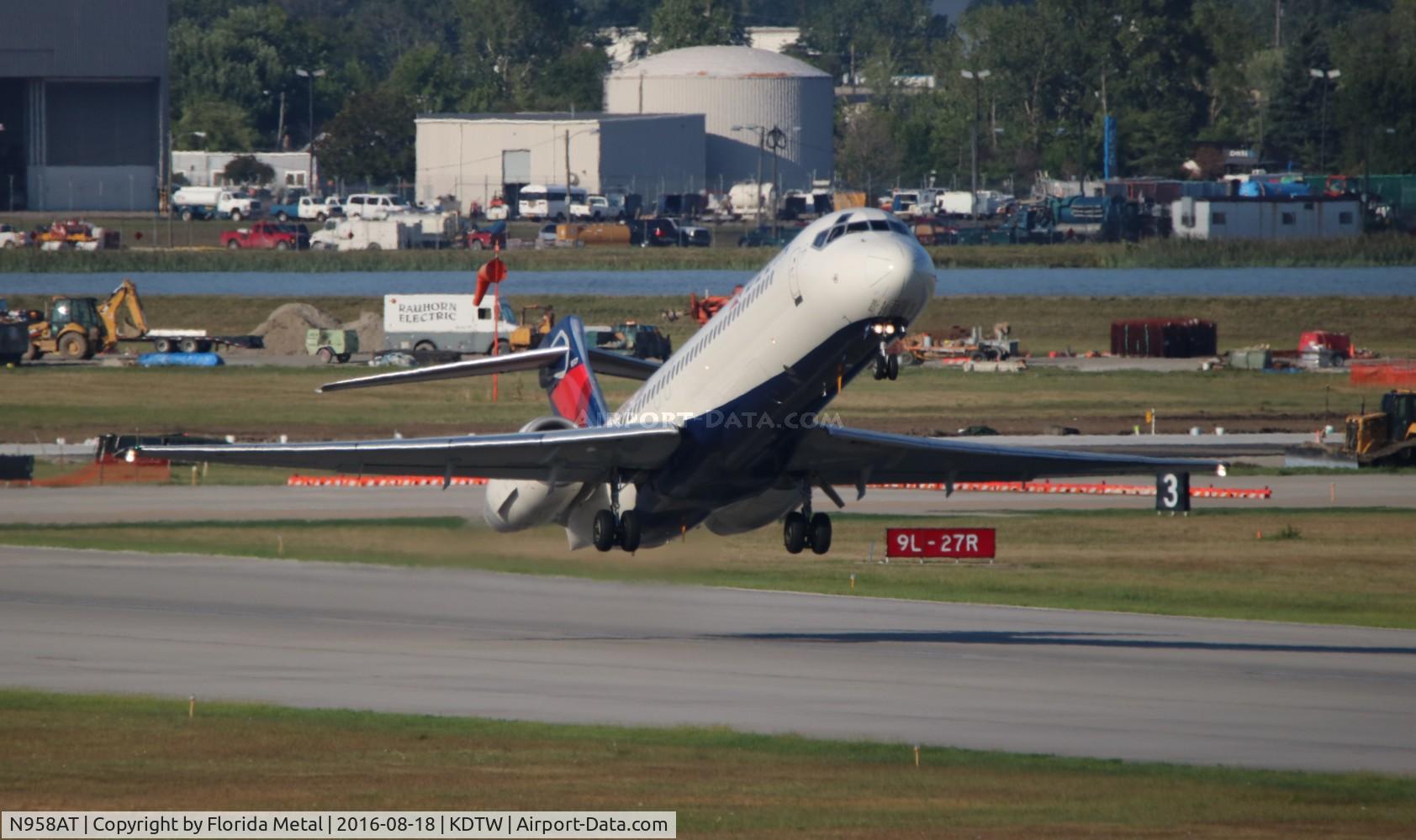 N958AT, 2001 Boeing 717-200 C/N 55020, Delta