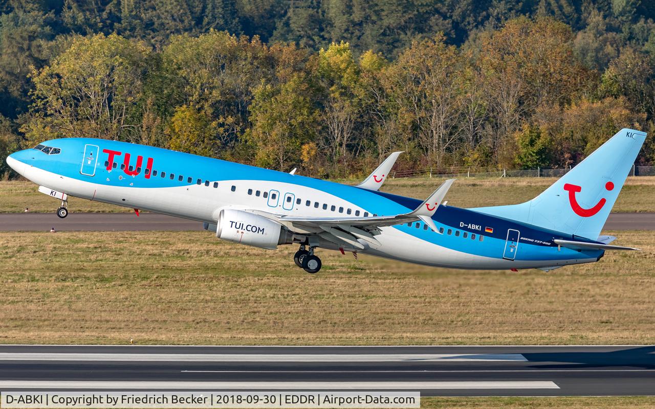 D-ABKI, 2009 Boeing 737-86J C/N 37748, departure via RW27