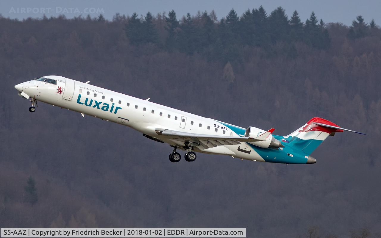 S5-AAZ, 2001 Canadair CRJ-700 (CL-600-2C10) Regional Jet C/N 10014, departure via RW27
