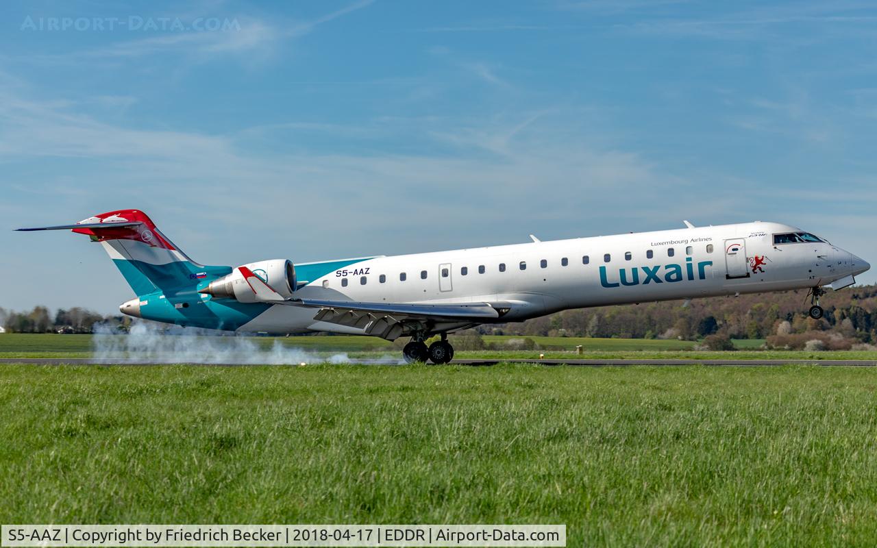 S5-AAZ, 2001 Canadair CRJ-700 (CL-600-2C10) Regional Jet C/N 10014, touch down on RW09
