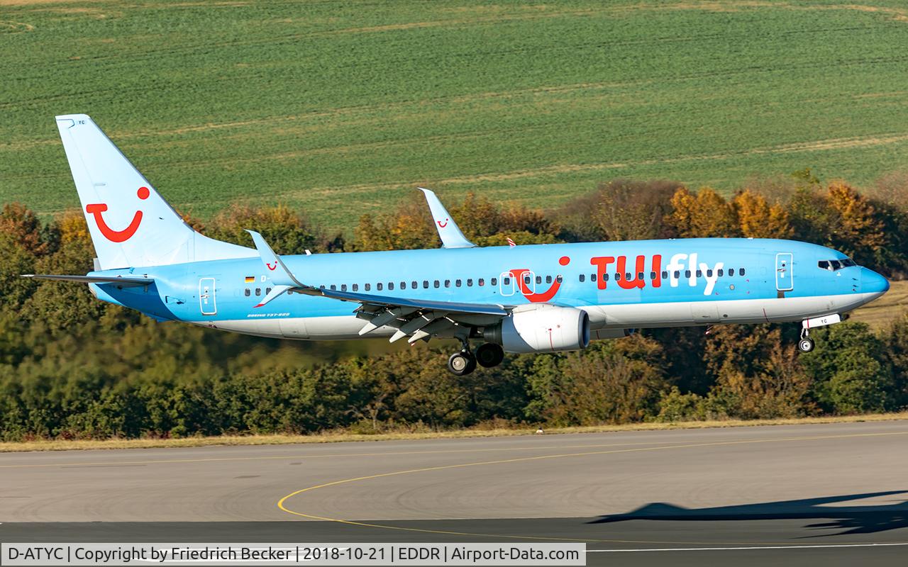 D-ATYC, 2011 Boeing 737-8K5 C/N 37259, short final RW09