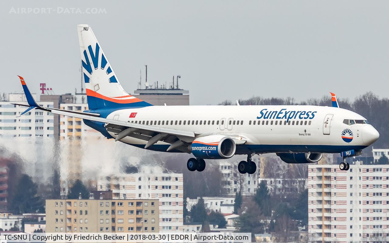 TC-SNU, 2010 Boeing 737-8HC C/N 40756, on final RW09