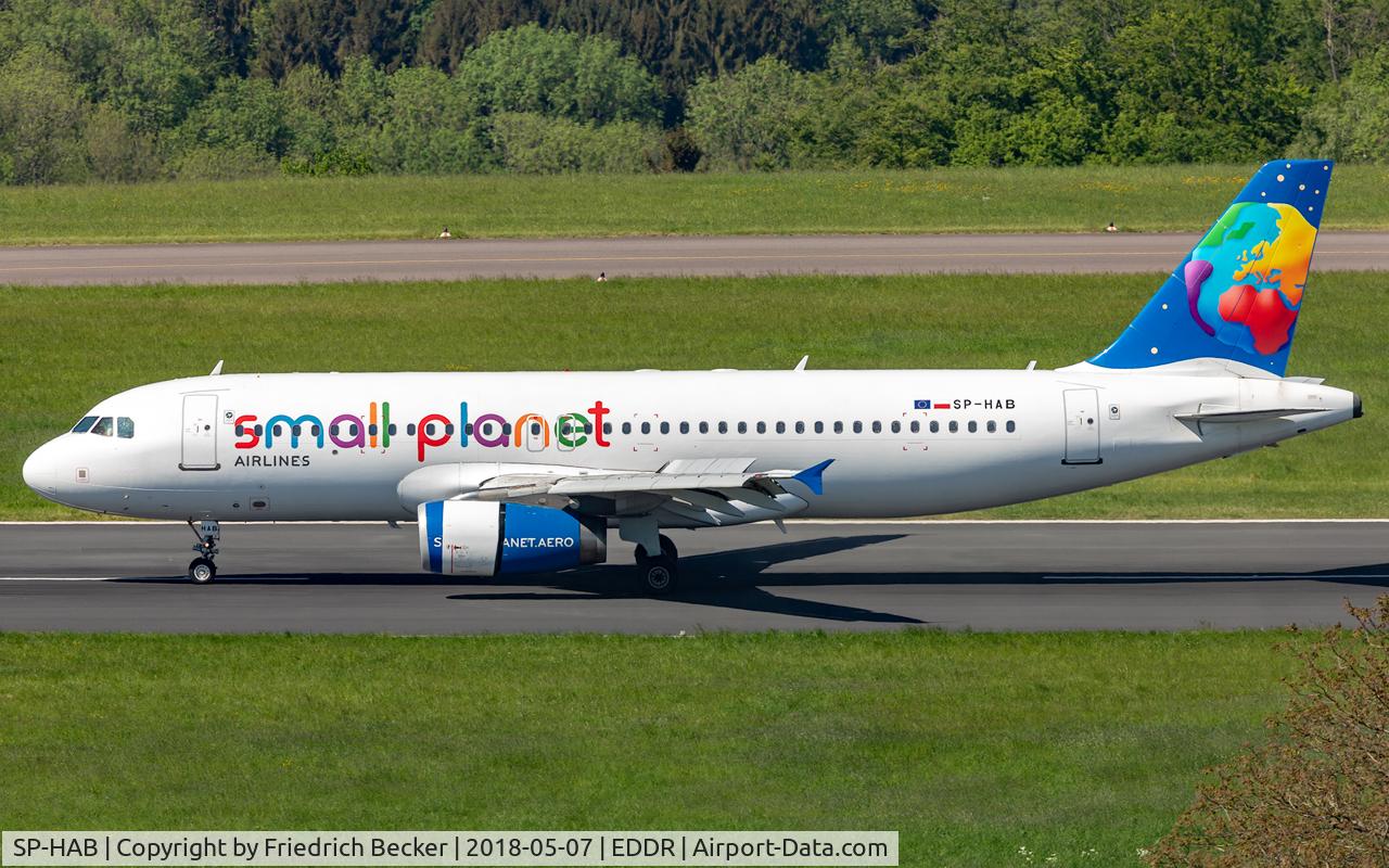 SP-HAB, 2001 Airbus A320-232 C/N 1411, decelerating after touchdown