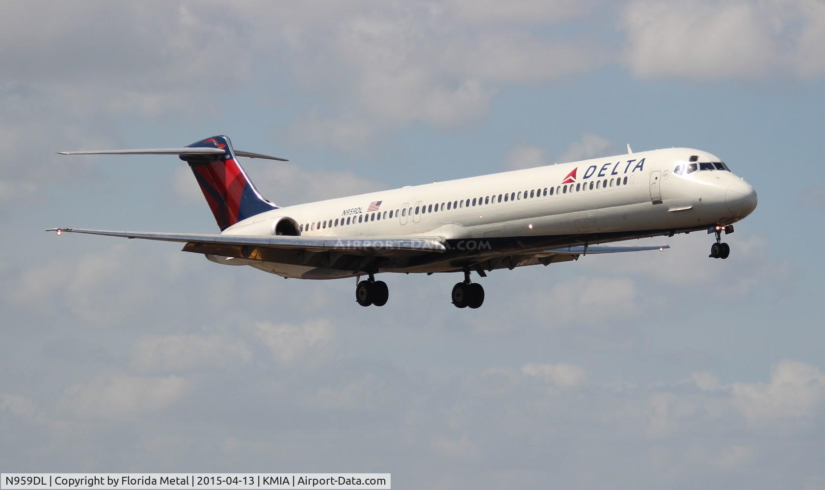 N959DL, 1990 McDonnell Douglas MD-88 C/N 49978, Delta