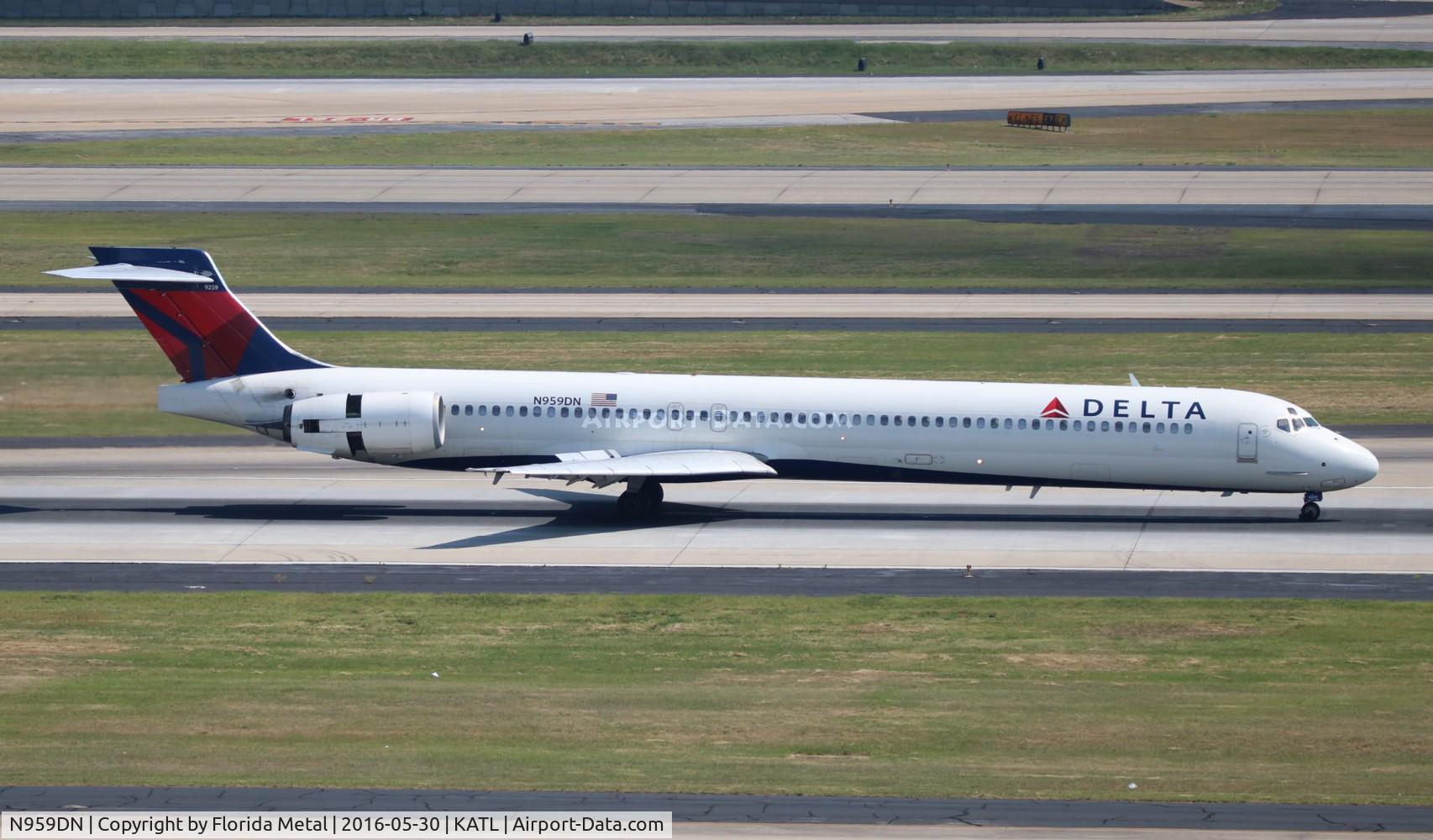 N959DN, McDonnell Douglas MD-90-30 C/N 53529, Delta