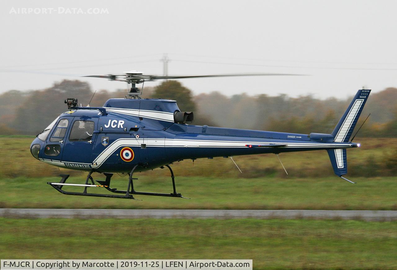 F-MJCR, Aerospatiale AS-350BA Écureuil C/N 2088, Crew training @Sorigny.
