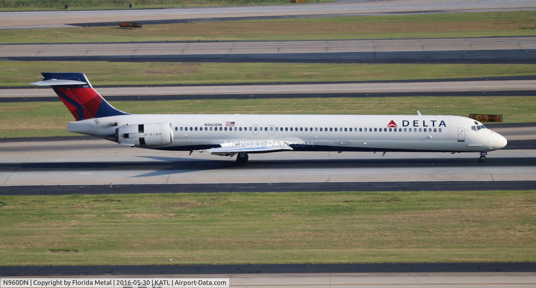 N960DN, 1998 McDonnell Douglas MD-90-30 C/N 53530, Delta