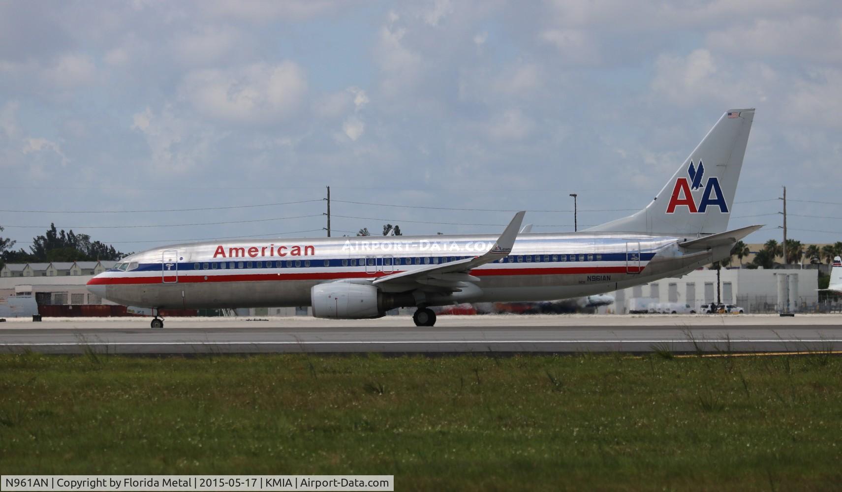 N961AN, 2001 Boeing 737-823 C/N 30092, American