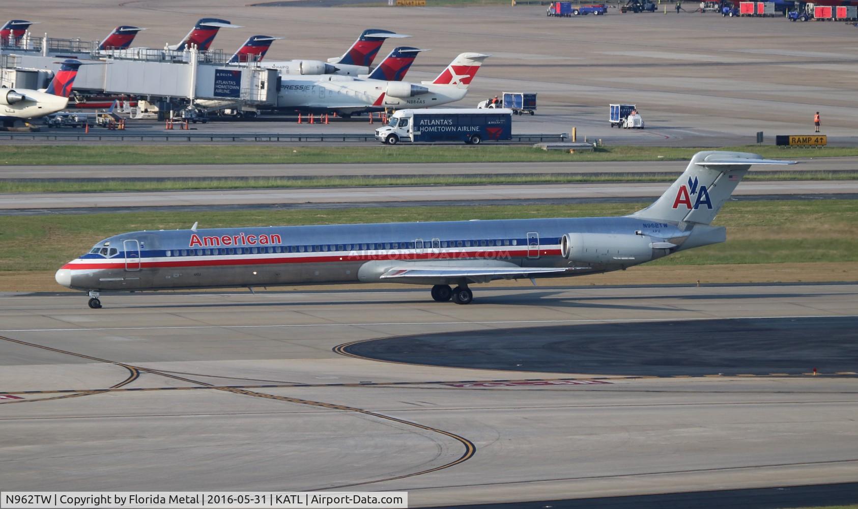 N962TW, 1999 McDonnell Douglas MD-83 (DC-9-83) C/N 53612, American