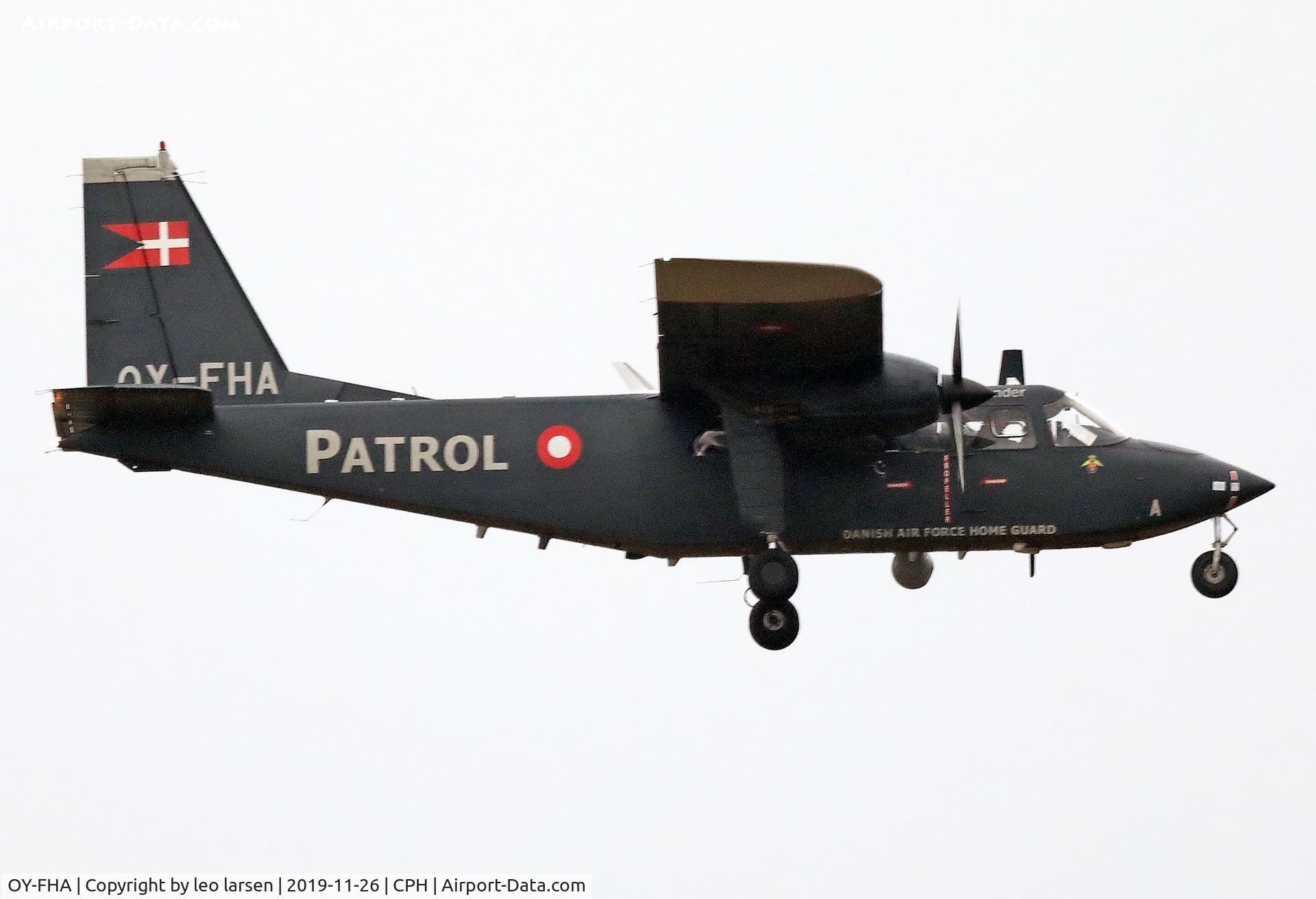 OY-FHA, 1976 Britten-Norman BN-2B-21 Defender C/N 523, Copenhagen 26.11.2019 low pass over R-22L
