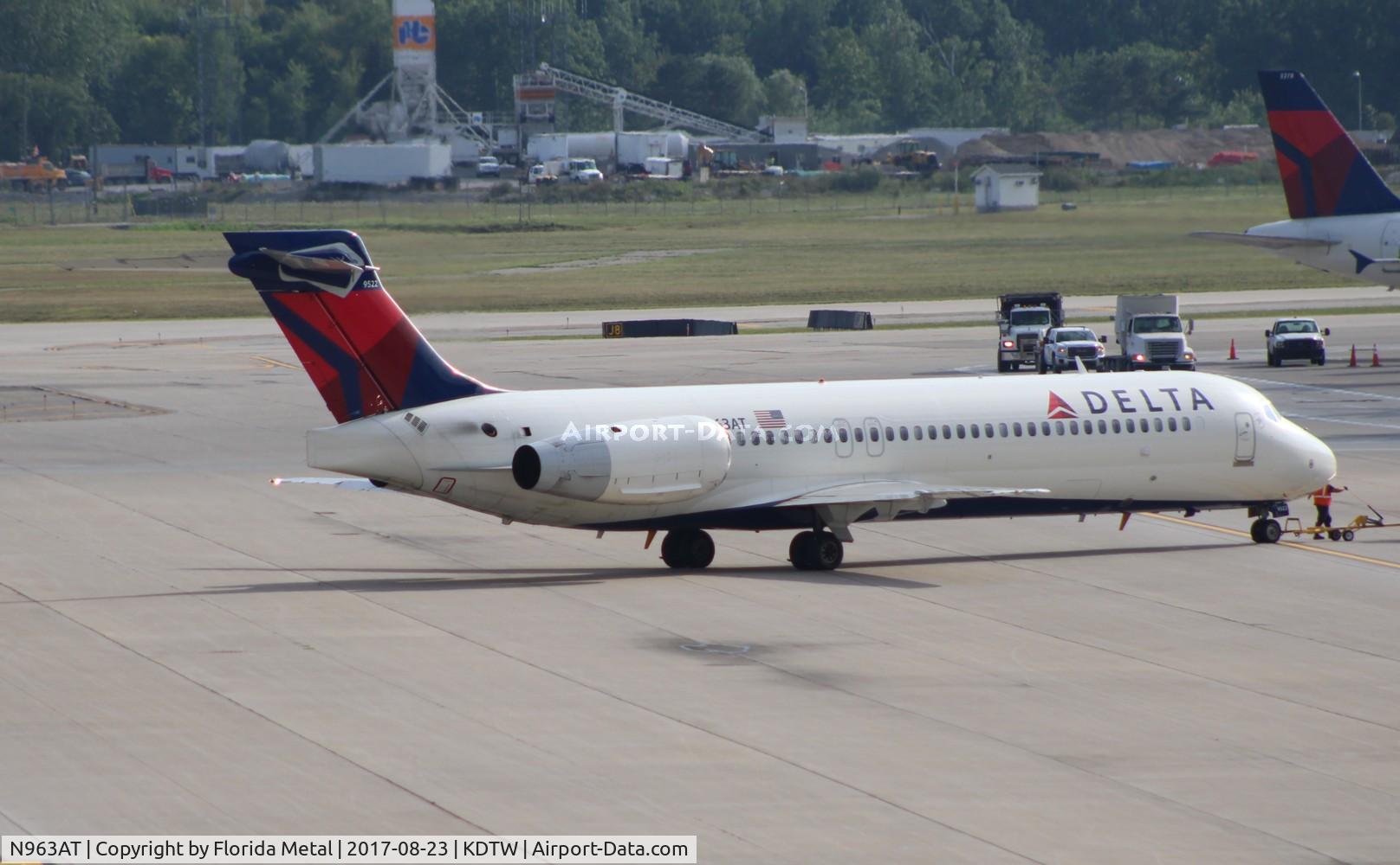 N963AT, 2001 Boeing 717-200 C/N 55024, Delta